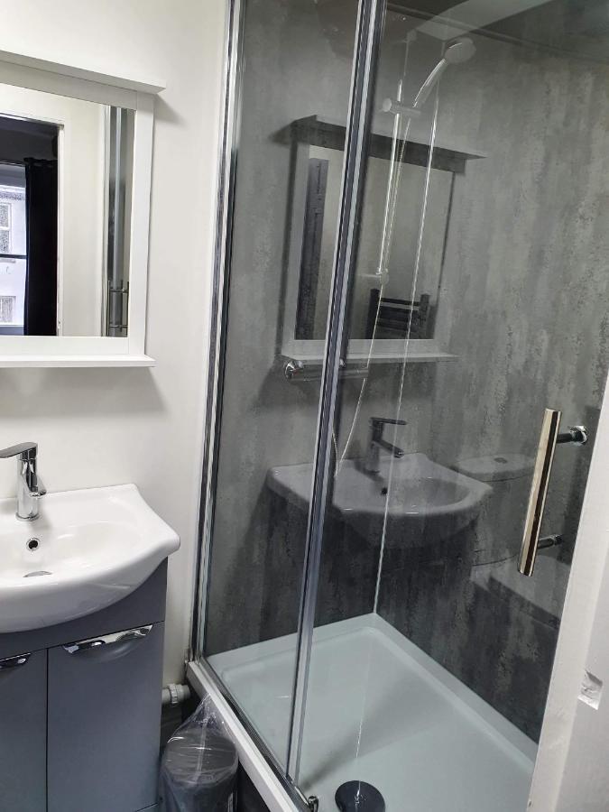 Red Lion Rooms - Self Check In Долтон-ін-Фернес Екстер'єр фото